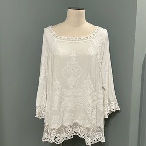 White lace top by Spiaggia Dolce. Size Large